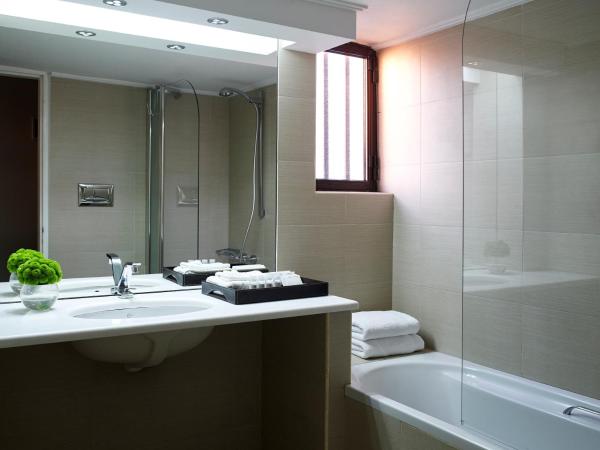 Golden Sun Hotel : photo 3 de la chambre chambre familiale