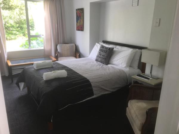 Sandy Feet Accommodation : photo 2 de la chambre chambre double standard avec salle de bains commune