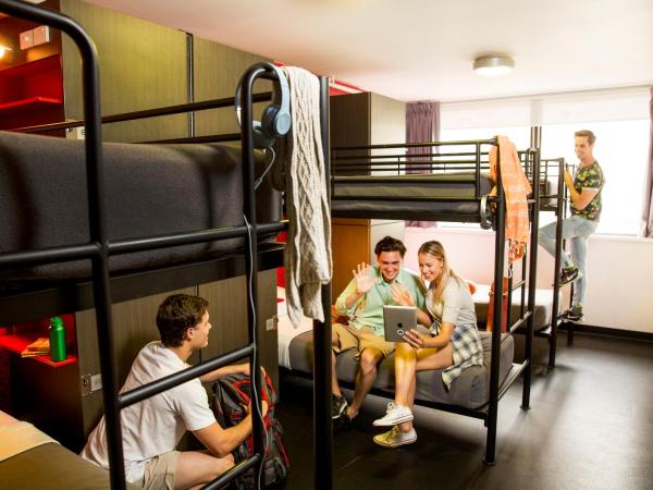 Space Hotel : photo 4 de la chambre lit simple dans dortoir mixte de 6 lits avec salle de bains commune