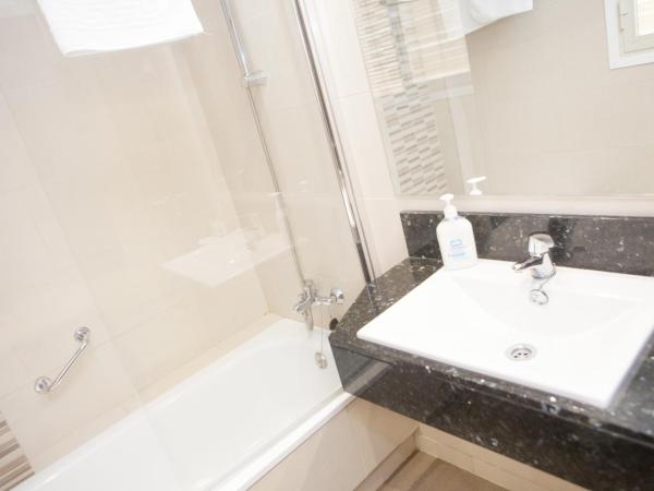 Hotel Alameda Málaga : photo 8 de la chambre chambre lits jumeaux