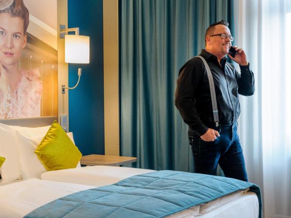 MERCURE Hotel Berlin Wittenbergplatz : photo 2 de la chambre chambre standard lit queen-size