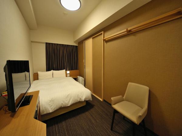 Dormy Inn Akihabara : photo 3 de la chambre chambre double moyenne avec petit lit double - fumeurs