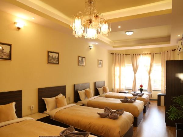 Bed and Breakfast Thamel : photo 2 de la chambre chambre quadruple avec salle de bains privative séparée