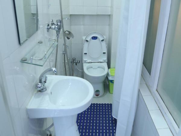 Bed and Breakfast Thamel : photo 4 de la chambre chambre quadruple avec salle de bains privative séparée