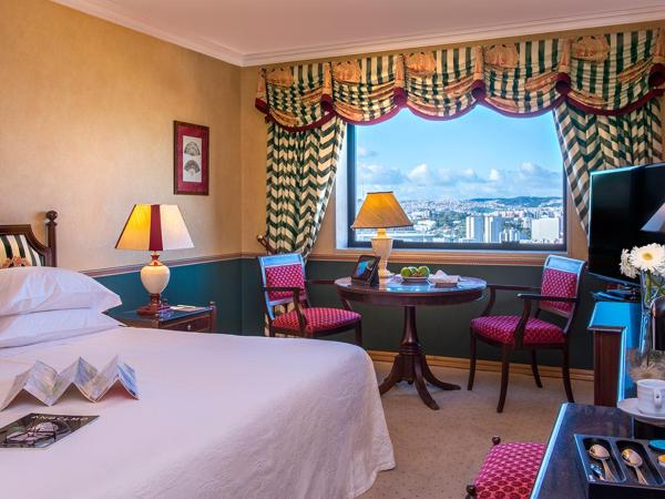 Dom Pedro Lisboa : photo 4 de la chambre chambre double ou lits jumeaux supérieure avec vue sur ville