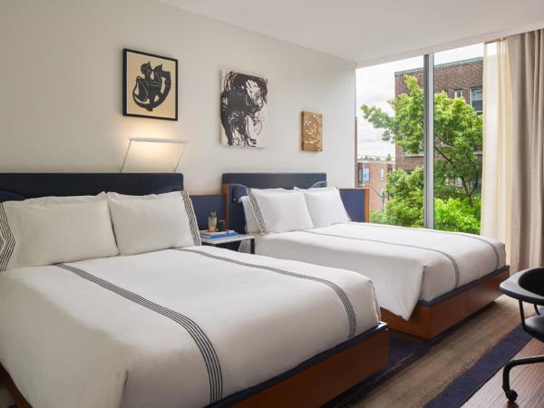 Thompson Seattle, by Hyatt : photo 2 de la chambre chambre avec 2 lits queen-size - vue sur ville