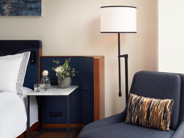 Thompson Seattle, by Hyatt : photo 2 de la chambre chambre lit king-size