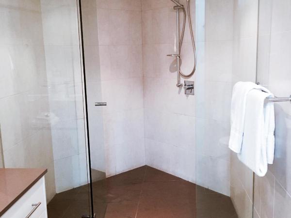 181 The Esplanade : photo 1 de la chambre appartement 2 chambres au rez-de-chaussée (connexion wi-fi gratuite) - vue sur jardin