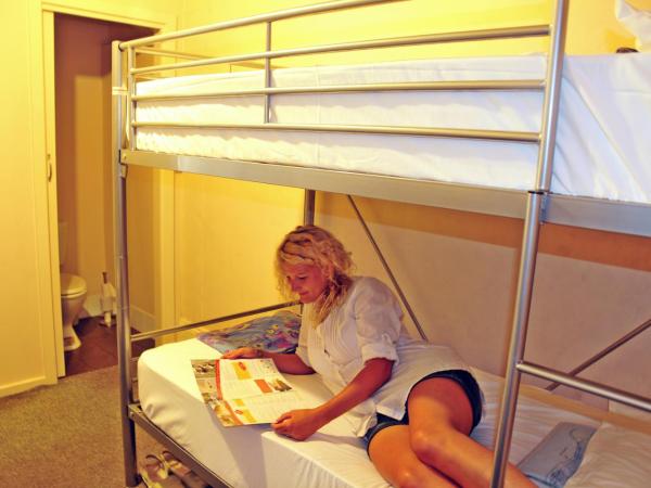 Adelaide Travellers Inn Backpackers Hostel : photo 2 de la chambre lit simple dans dortoir mixte