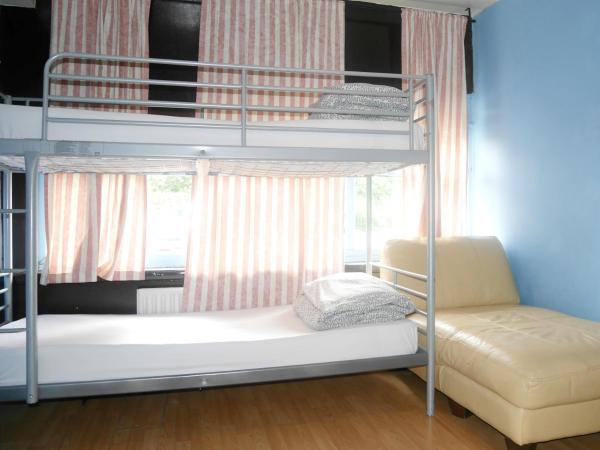 Kensal Green Backpackers 2 : photo 1 de la chambre chambre lits jumeaux standard avec salle de bains commune