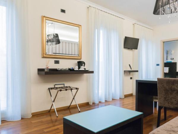 Hotel Touring : photo 2 de la chambre suite junior avec terrasse