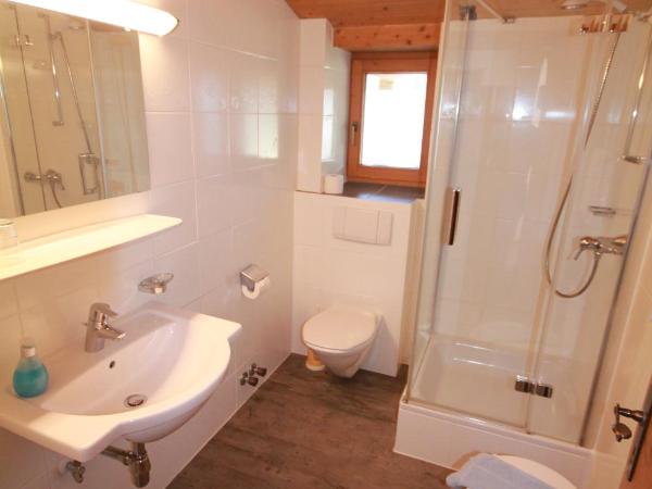 Hotel Sonnenhof - bed & breakfast & appartements : photo 10 de la chambre chambre double ou lits jumeaux supérieure avec balcon