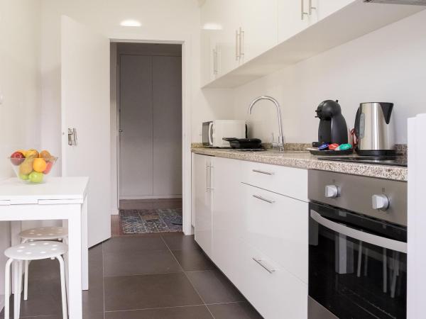 Simon Guest Apartments : photo 2 de la chambre chambre double ou lits jumeaux