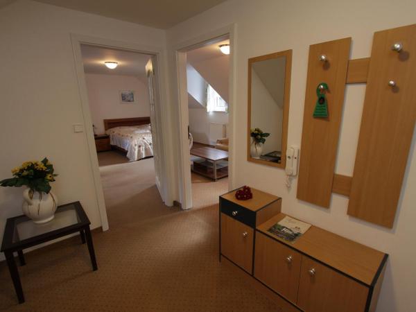 Spa & Wellness Hotel Harmonie : photo 8 de la chambre chambre quadruple - vue sur jardin