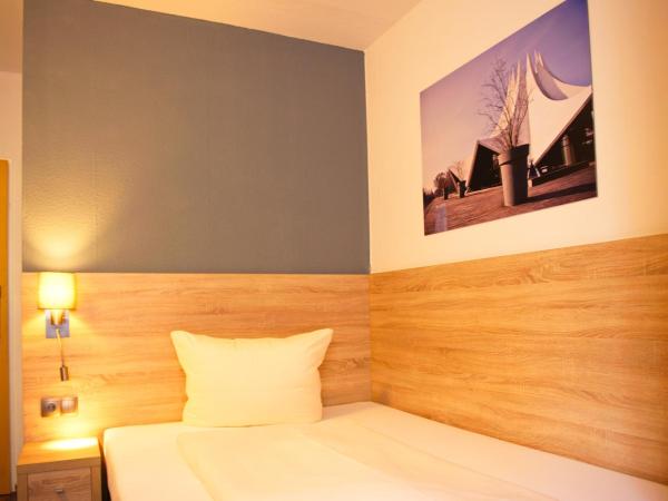 BlnCty Hotel : photo 2 de la chambre grande chambre simple 