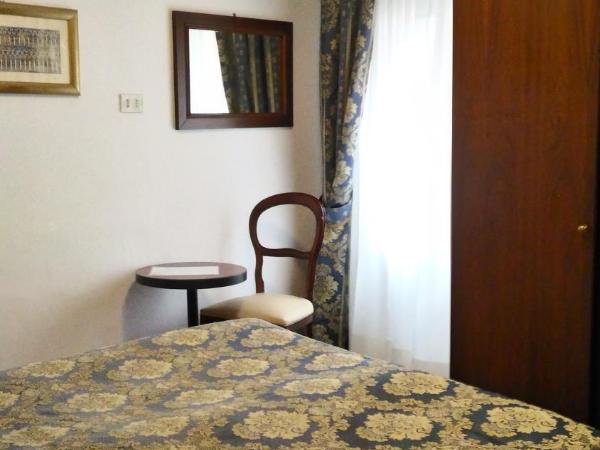 Albergo Casa Peron : photo 4 de la chambre chambre double ou lits jumeaux avec salle de bains commune