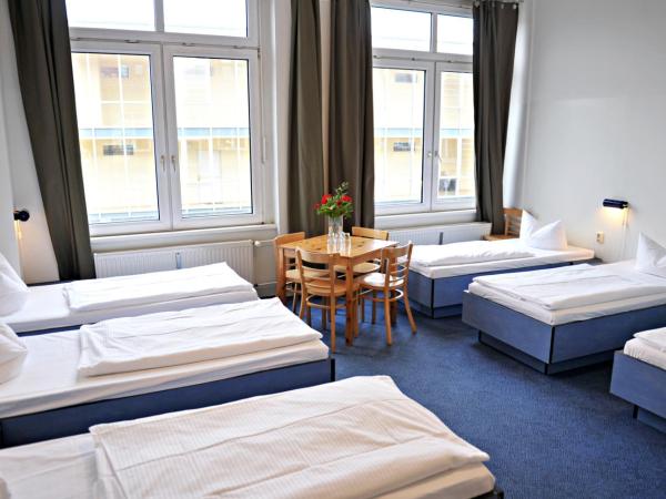 Hotel Transit Loft : photo 1 de la chambre hébergement 6 lits