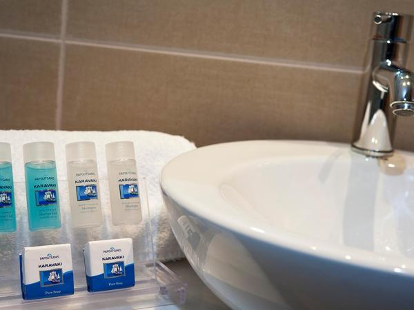 Plaka Hotel : photo 6 de la chambre chambre familiale avec porte communicante

