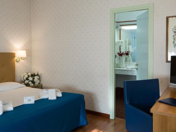 Hotel Lombardia : photo 3 de la chambre chambre triple