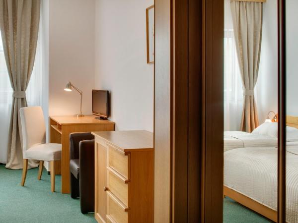 Hotel Oya : photo 2 de la chambre chambre triple