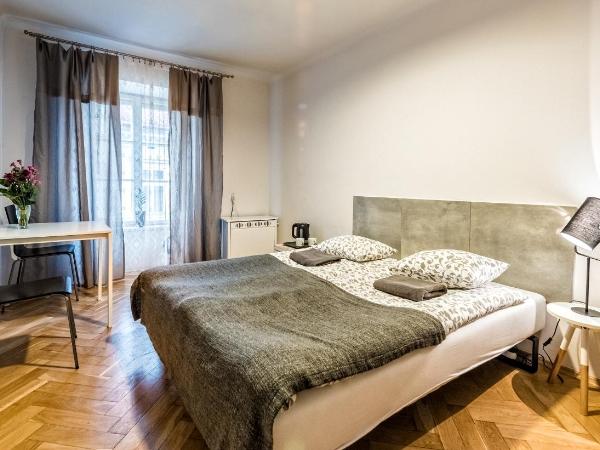 Flamingo Premium Hostel : photo 2 de la chambre chambre double