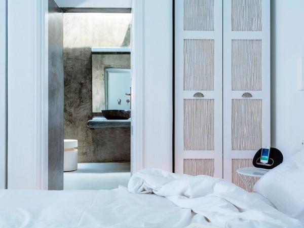 Ostraco Suites : photo 8 de la chambre chambre de luxe (mykonian)