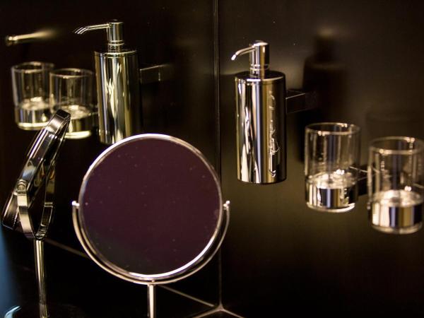 Dasbreitehotel am Rhein : photo 6 de la chambre chambre lit queen-size design avec lit de 140 cm