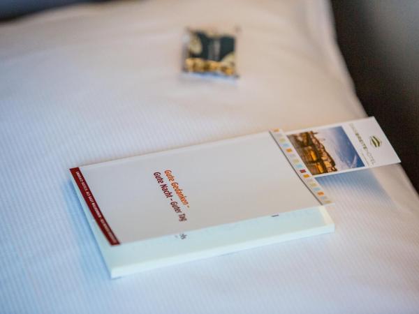 Dasbreitehotel am Rhein : photo 1 de la chambre chambre lit queen-size design avec lit de 140 cm