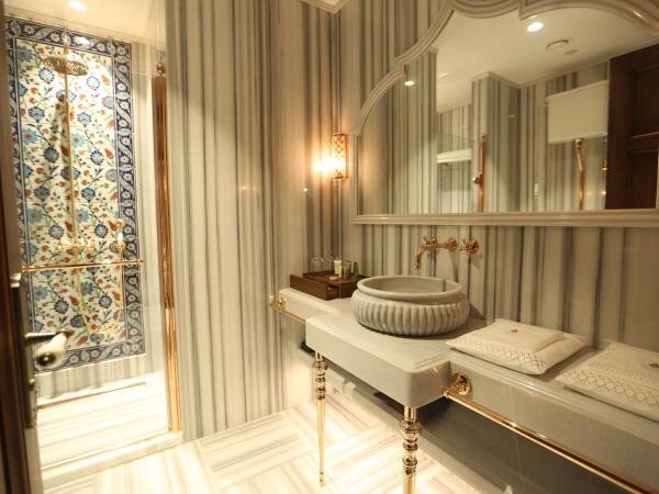 AJWA Sultanahmet - Preferred Hotels LVX Collection : photo 4 de la chambre suite familiale - vue sur jardin vertical