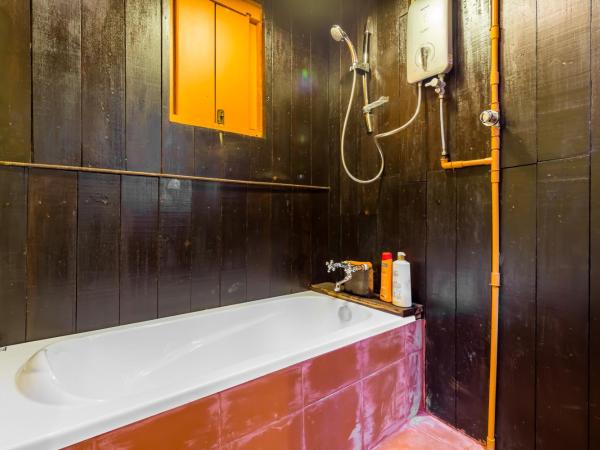 Classic Malay House in KL City Centre : photo 8 de la chambre loft familial