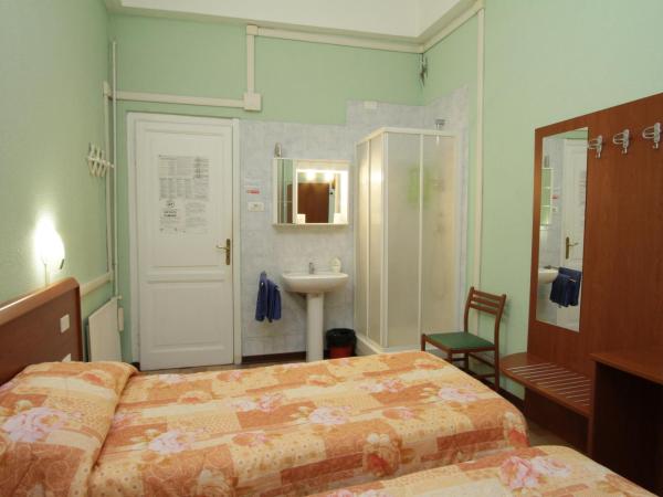 Hotel Barone : photo 1 de la chambre chambre double ou lits jumeaux avec douche