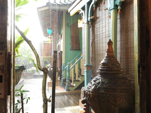 Classic Malay House in KL City Centre : photo 3 de la chambre chambre familiale avec salle de bains - rez-de-chaussée