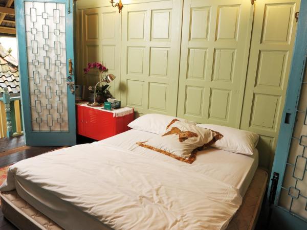 Classic Malay House in KL City Centre : photo 7 de la chambre chambre familiale avec salle de bains - premier Étage