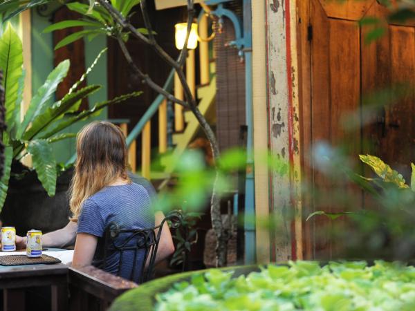 Classic Malay House in KL City Centre : photo 5 de la chambre chambre familiale avec salle de bains - rez-de-chaussée