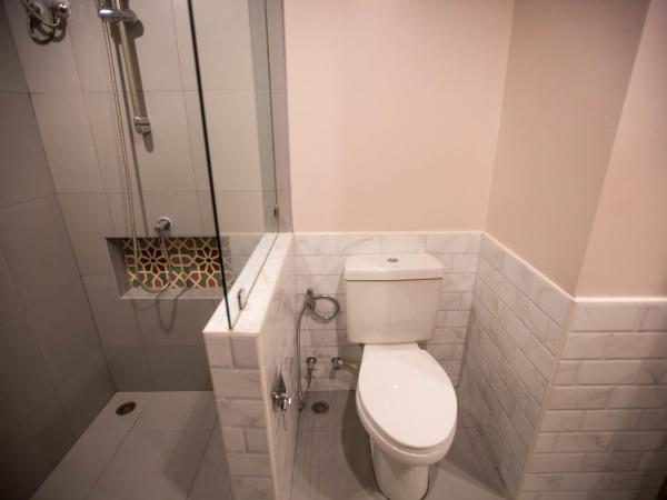 Vera Nidhra - Self check-in after 6pm : photo 6 de la chambre chambre double avec fenêtre