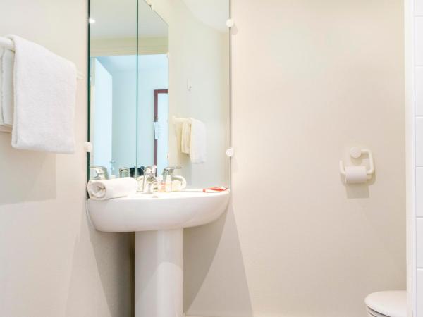 Hôtel Les Gens De Mer Dunkerque by Popinns : photo 2 de la chambre chambre lits jumeaux - vue sur ville