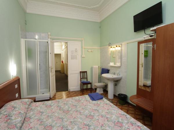 Hotel Barone : photo 3 de la chambre chambre double ou lits jumeaux avec douche