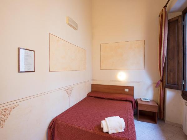 Hotel Palazzuolo : photo 5 de la chambre chambre double Économique avec salle de bains commune