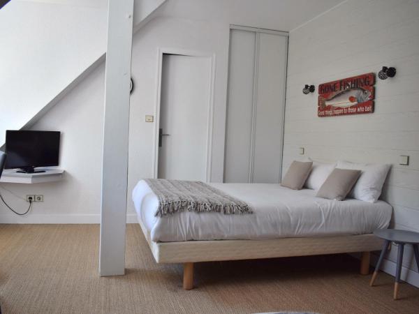 Hotel La Licorne : photo 1 de la chambre petite chambre double