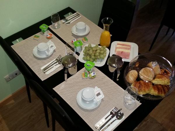 Vivacity Porto - Rooms & Apartments : photo 9 de la chambre chambre double avec lit d'appoint