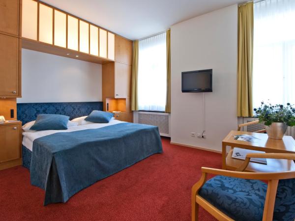 Hotel Schweizerhof St. Moritz : photo 2 de la chambre chambre double - vue sur village