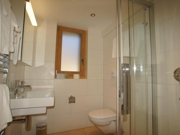 Posthotel Rössli : photo 9 de la chambre chambre familiale