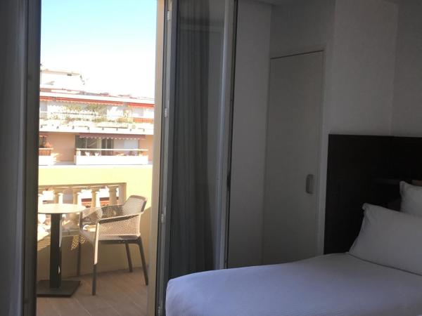 Hôtel & Appartements Monsigny : photo 2 de la chambre chambre lits jumeaux avec balcon