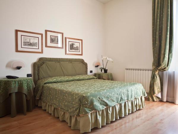 Hotel Italia : photo 3 de la chambre chambre familiale