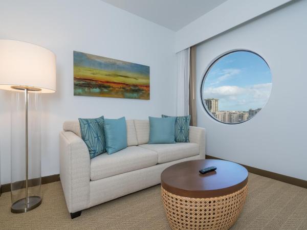 Hyatt Centric Waikiki Beach : photo 3 de la chambre suite lit king-size - vue sur ville