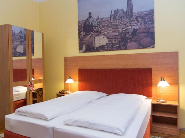 Pension Lehrerhaus : photo 1 de la chambre chambre familiale avec salle de bains privative (3 personnes)