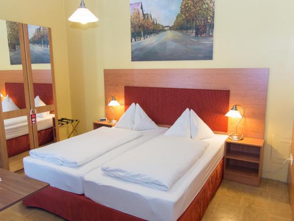 Pension Lehrerhaus : photo 4 de la chambre chambre double avec salle de bains commune