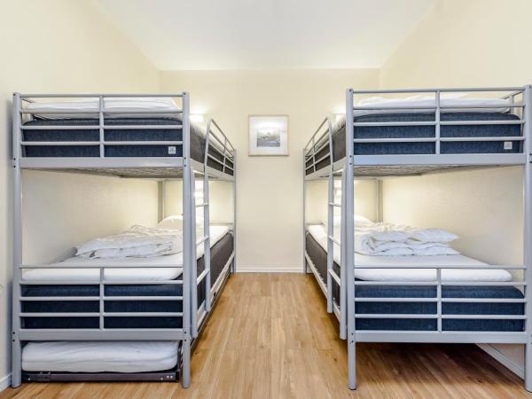 City Hostel : photo 7 de la chambre chambre quadruple avec salle de bains commune