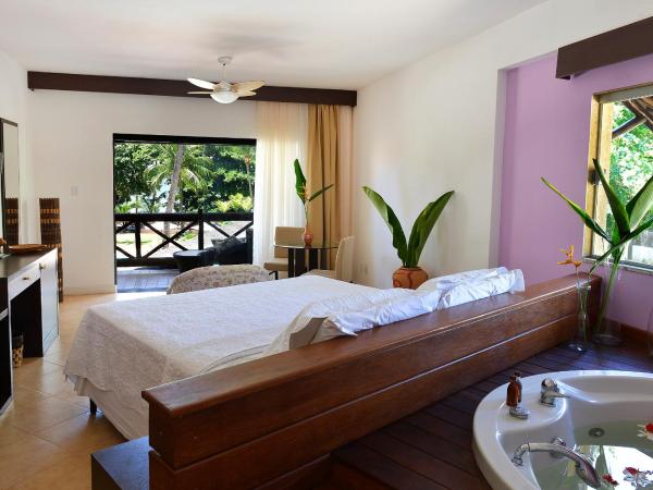 Iara Beach Hotel Boutique : photo 1 de la chambre suite lit king-size avec baignoire spa