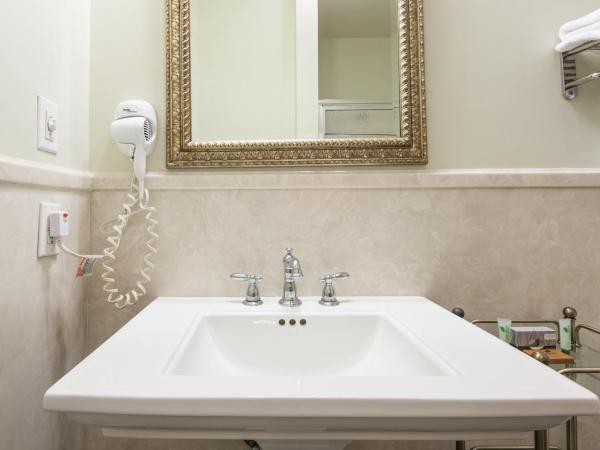 Fort Harrison State Park Inn : photo 4 de la chambre chambre lit king-size